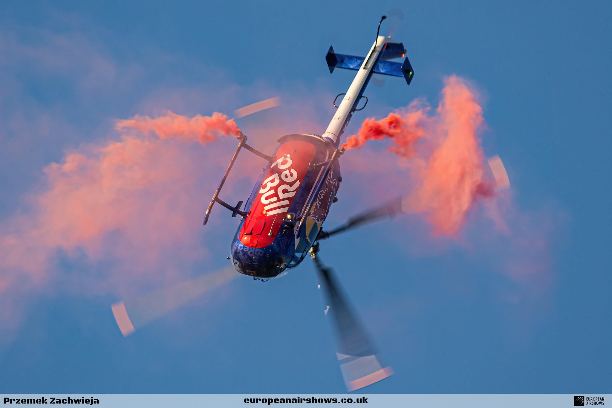 Ar putea fi o imagine cu elicopter şi text care spune „Przemek Przemek Zachwieja Zachwieja europeanairshows.co.uk 12 EASCFERH”