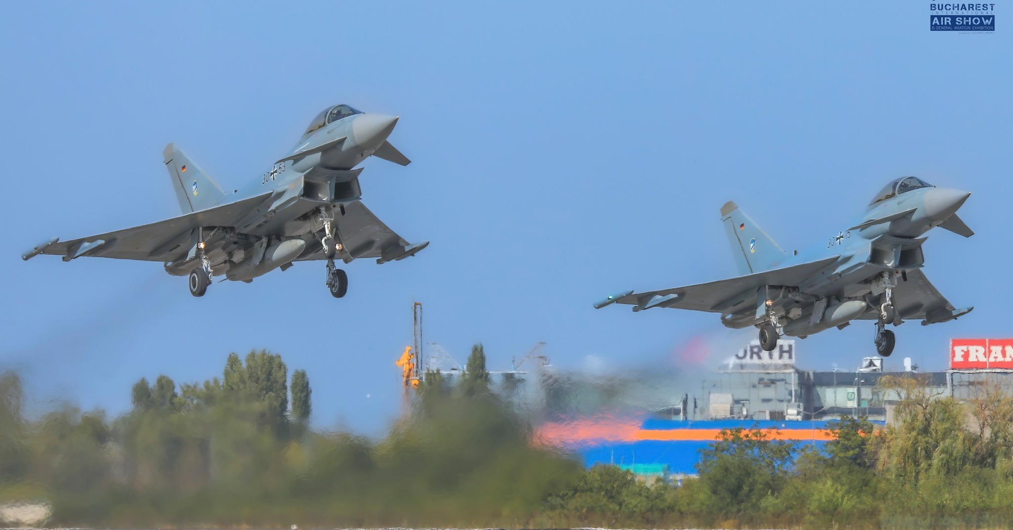 Ar putea fi o imagine cu aeronavă şi text care spune „BUCHAREST AIR SHOW ORTH FRA”