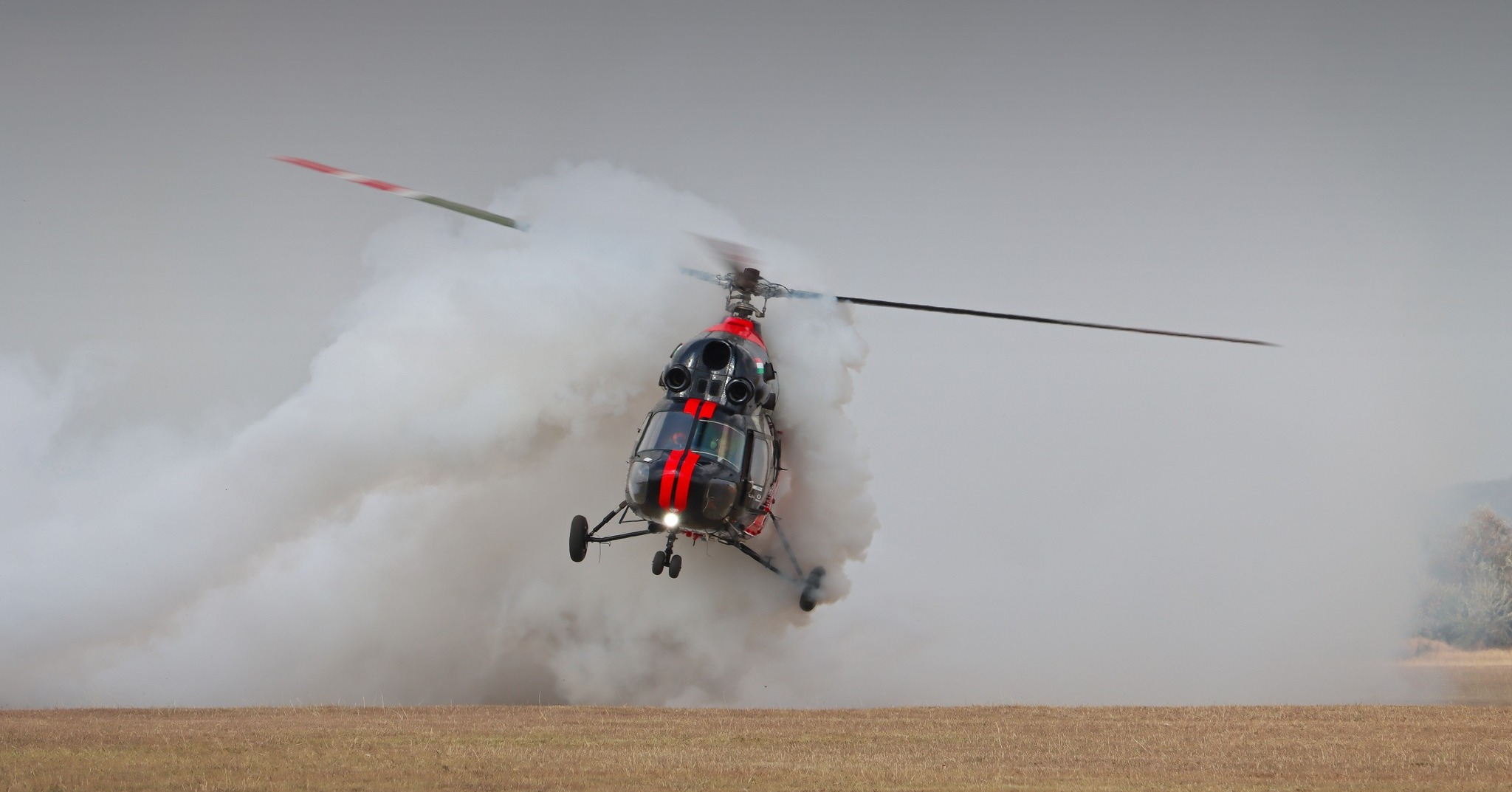Ar putea fi o imagine cu elicopter