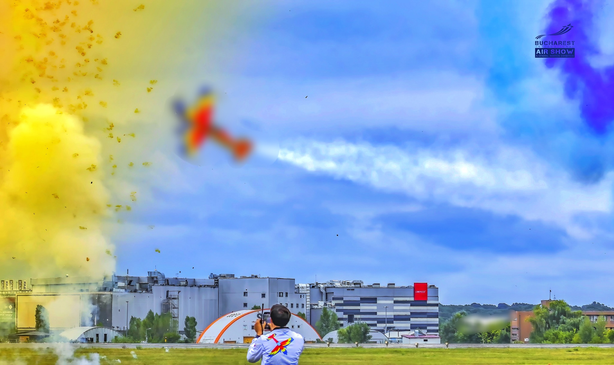Ar putea fi o imagine cu aeronavă şi text care spune „YR-EXA BUCHAREST BИCHA ES AIR SHOW .나 수행 YR-EV YR-EXE= 時産 YR-EWH YR- EWH YR-EXC YR-EXD”