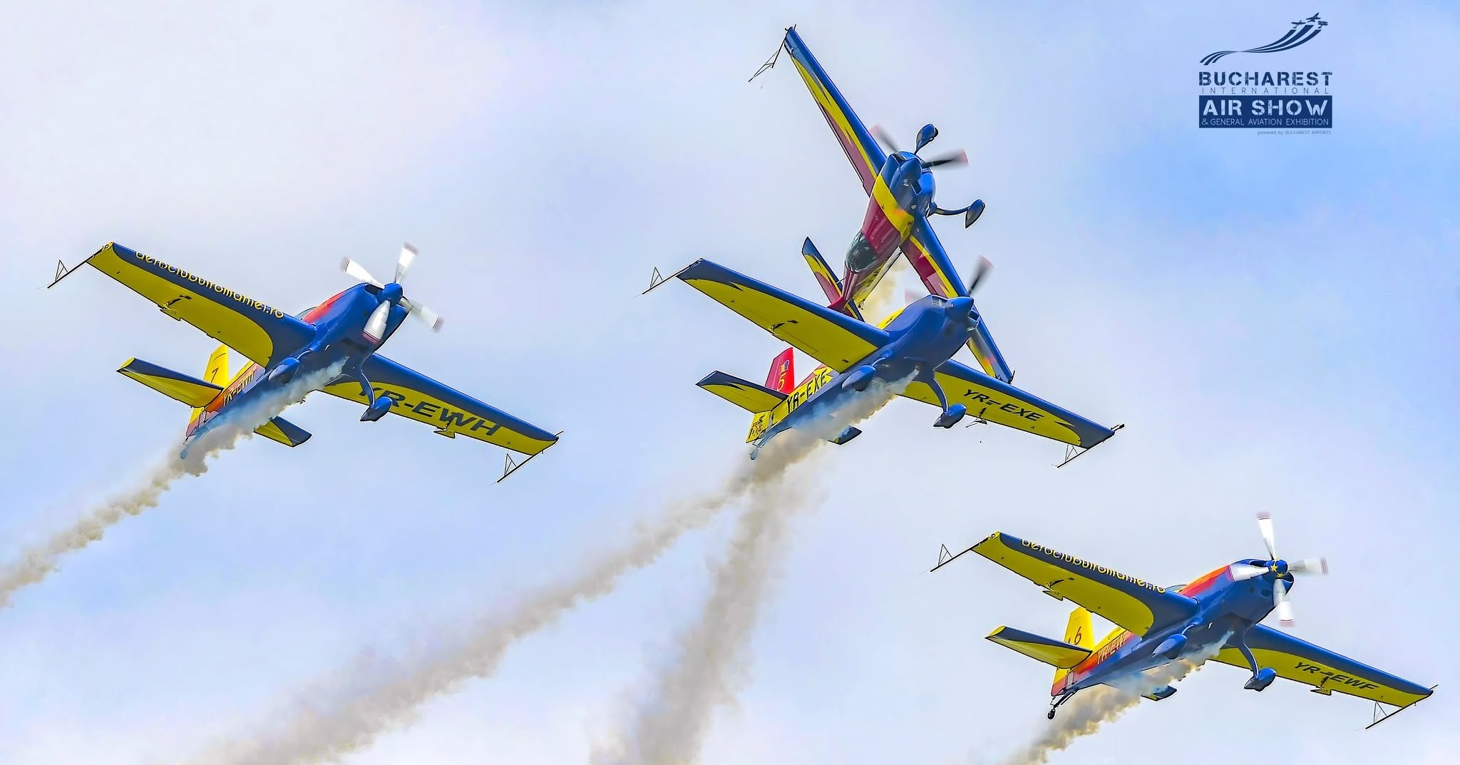 Ar putea fi o imagine cu aeronavă şi text care spune „BUCHAREST AIR SHO AIRSHOW โดร์ Mg A”